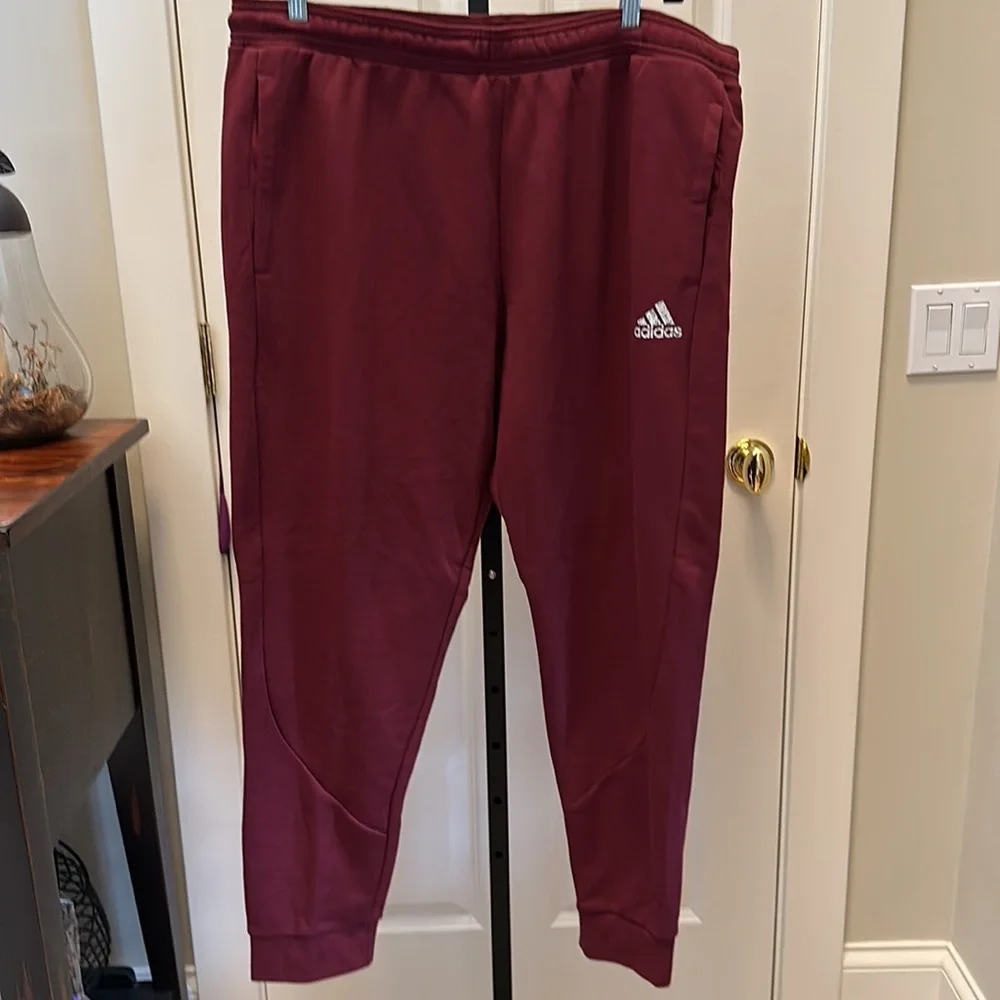 ADIDAS men’s Sportswear Stadium Fleece Badge of Sport Cuffed Joggers